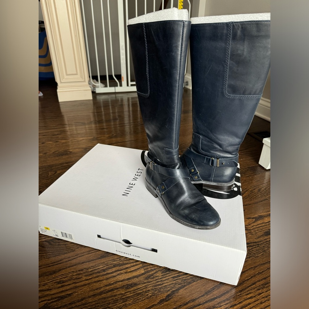 Nine West size 7 navy boots